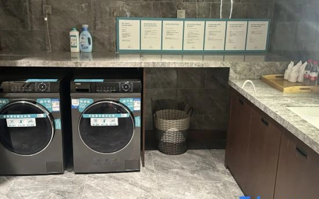 Moshang Qingju Hotel (Shenqiu  North Station . LongdingGuomao Branch)