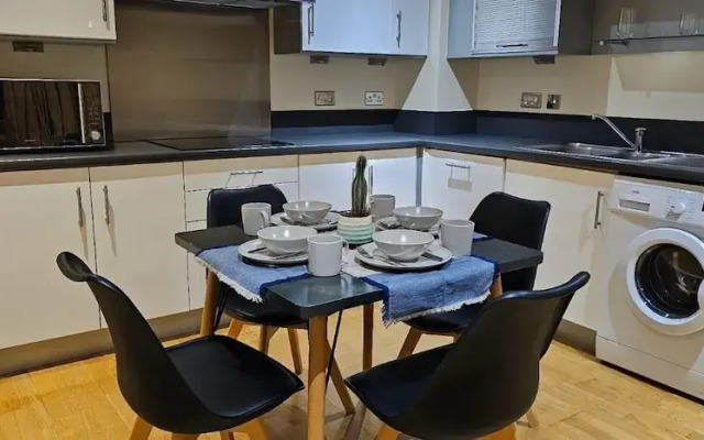 Modern & Lovely 2 Bed in London