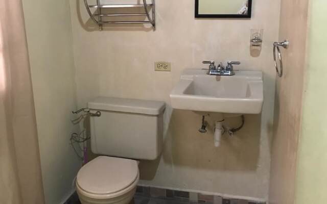 Lomas Apartments & Private Rooms