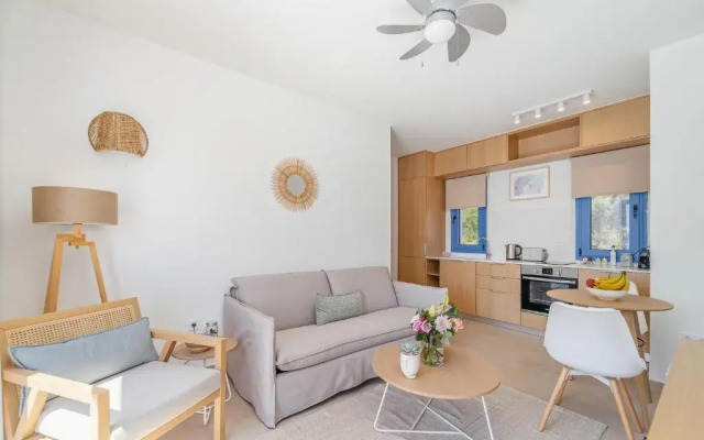 Lefkada Blue Luxury Apartments B7, Perigiali top floor