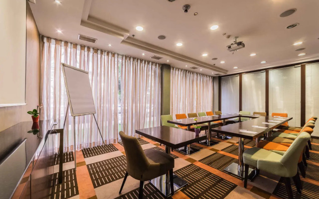 Lions Garden Hotel