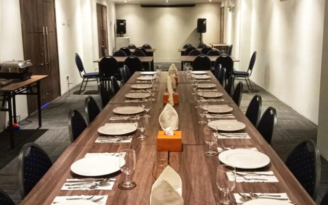 Kaloka Airport Hotel