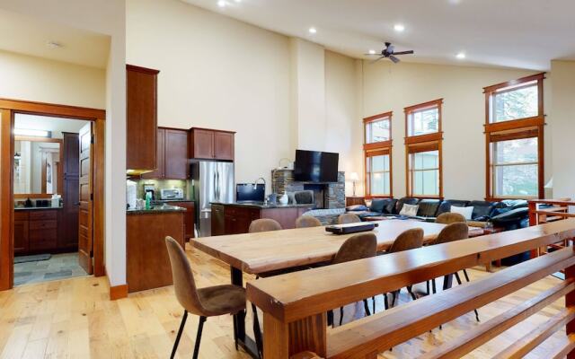 Red Slate Canyon - Modern 2-story Condo