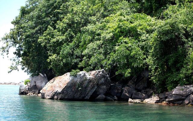 Blue Zebra Island Lodge