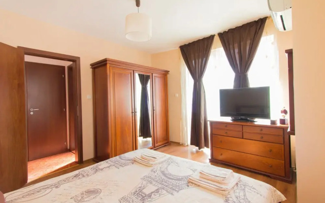 Domus Apartments