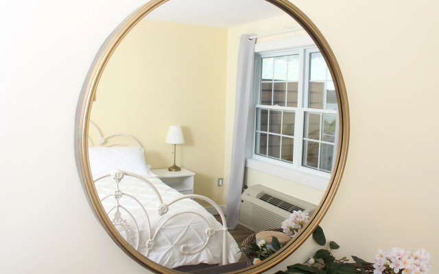 Gateway to Greenwich Suites