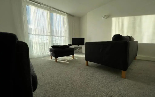 2 Bedroom Near Ocean Village Marina Port Apartment