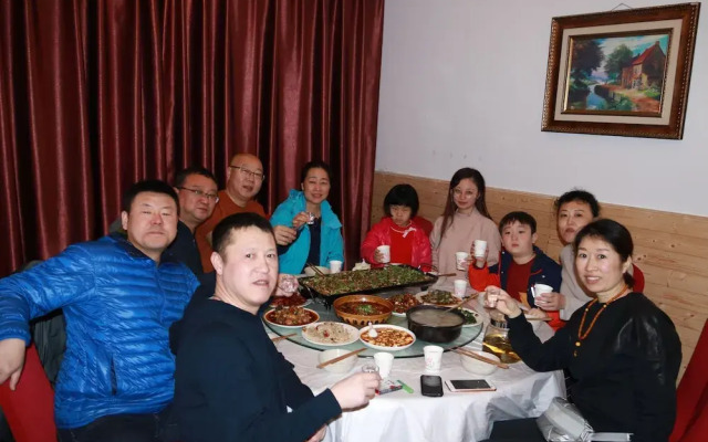 Mount Emei Moon Bay Hotel