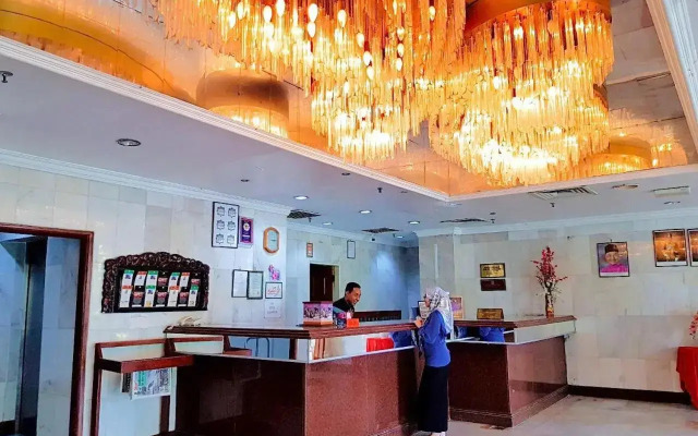 Hotel Grand Crystal