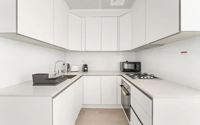 Luma 22 - 330 Studio
