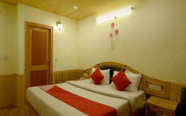 Maa Charan Residency by OYO Rooms