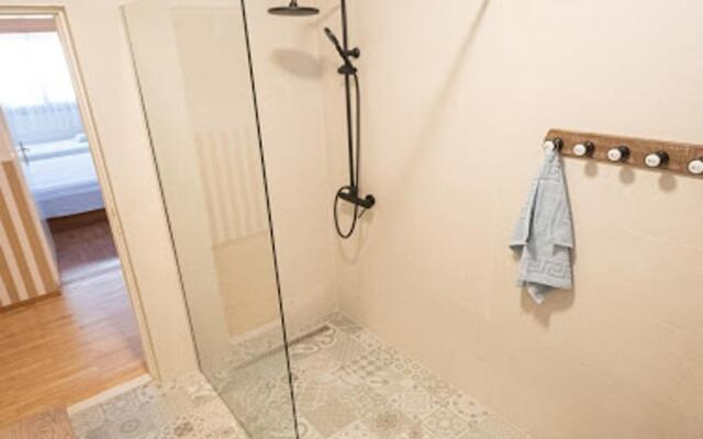 Ani - Family Friendly - A1(7)