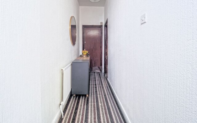 Stunning Riverside 1-bed Apartment in North London