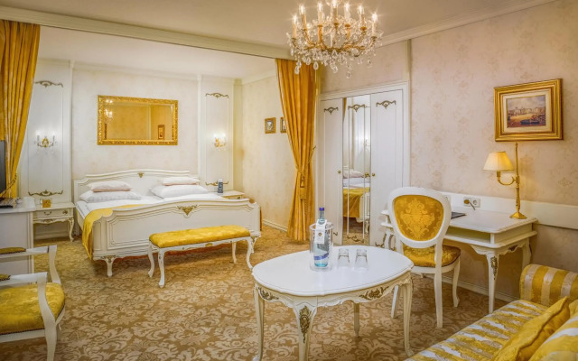 Schlosshotel Römischer Kaiser