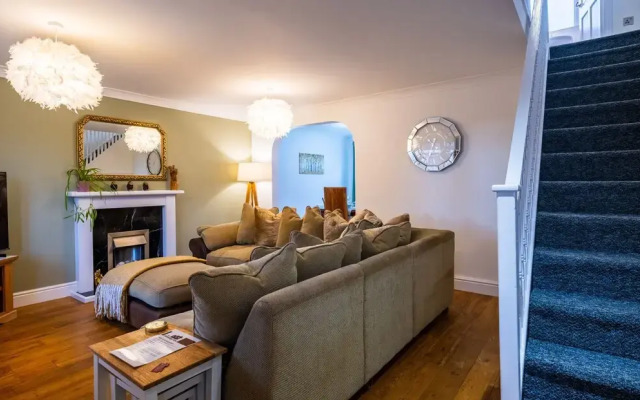 Spacious 4-br Cambridge House, Free Parking