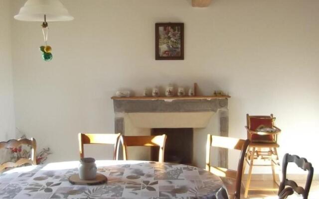 Gîte Saint-Georges-de-Baroille, 4 pièces, 7 personnes - FR-1-496-170