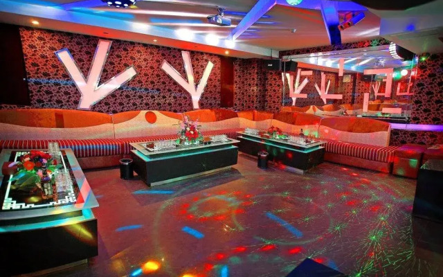 Jasper International Hotel