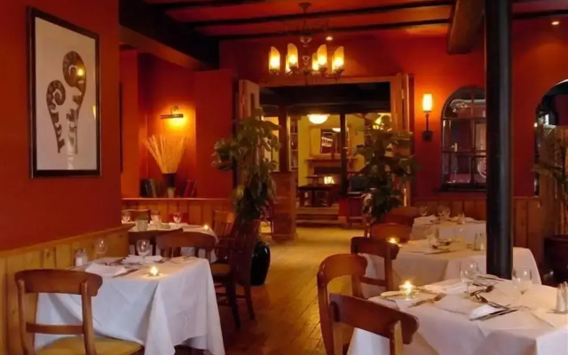 Manor Hotel