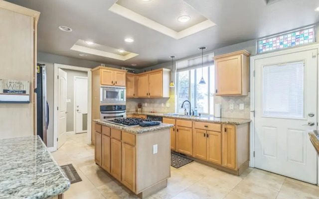 Beautiful Sunsets at 3BR Villa in Reno