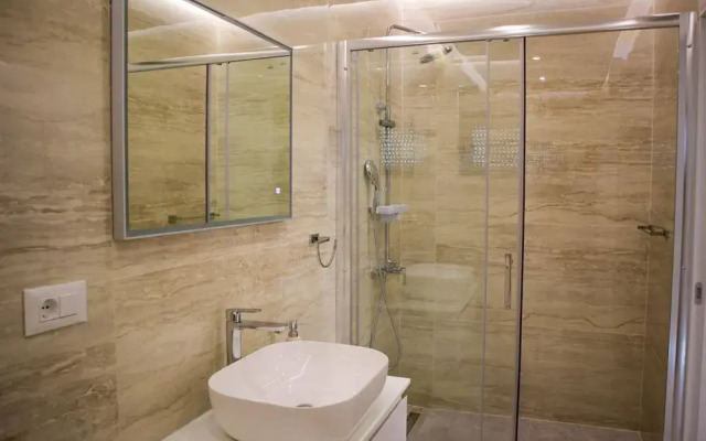Sunset Serenity Villa With Pool, Gym and Sauna