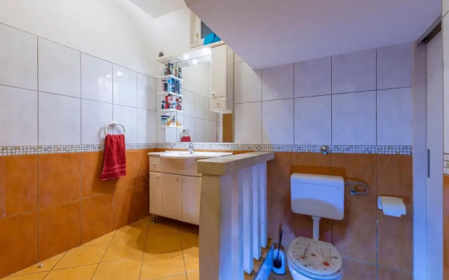 Amazing Apartment in Duce With Wifi and 3 Bedrooms