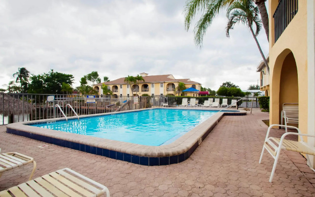 OYO Waterfront Hotel - Cape Coral/Fort Myers, FL
