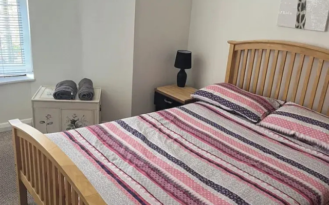 Perfect Location Near Beach, Shops and Restaurants