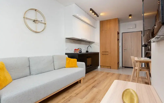 Atrium Promenada Apartment by Renters