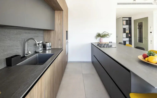 Rooftop Jacuzzi Penthouse by Sea N' Rent