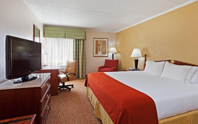 Holiday Inn Express & Suites Greensboro-(I-40 Wendover), an IHG Hotel