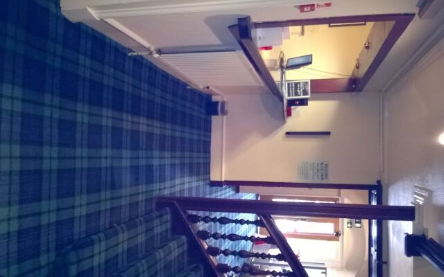 Crown Court Hotel & Bar.