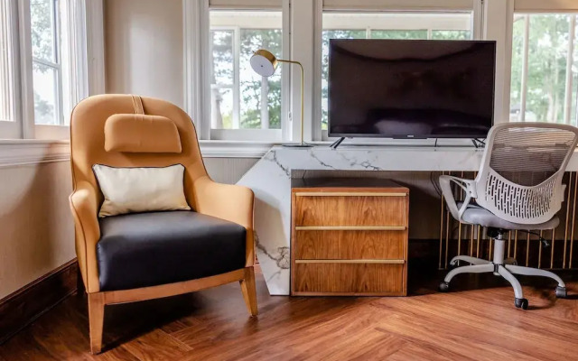 Chateau Merrimack Resort & Spa