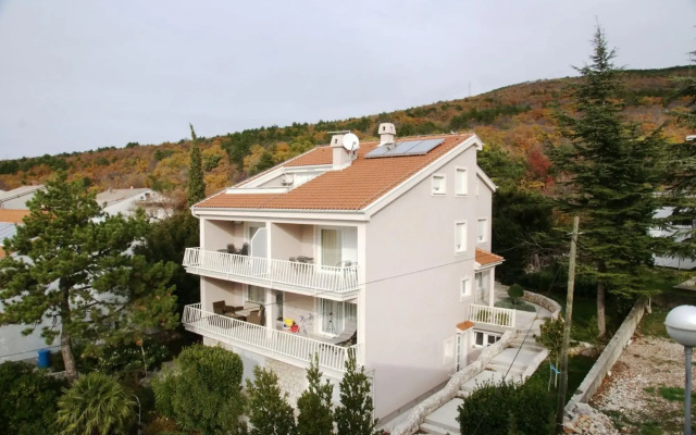 Tomislav - A4(2+2) in Selce