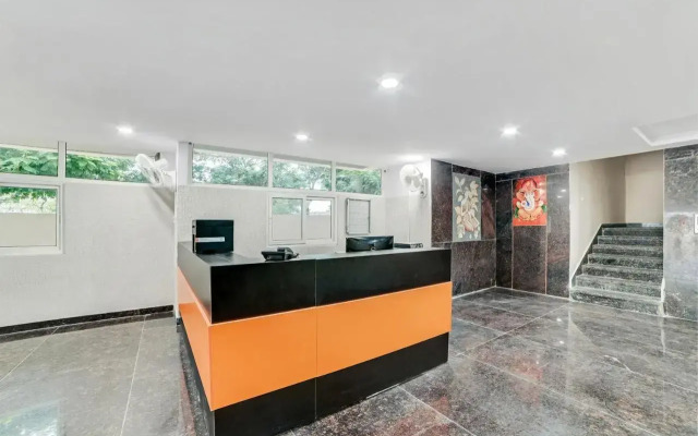Vaccinated Staff- Oyo Flagship 60526 Five Star Grand