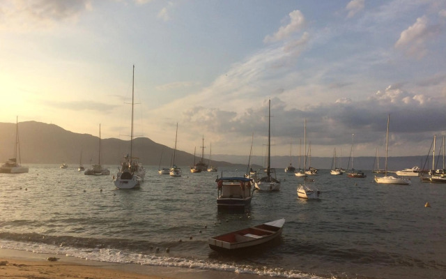 Casa Colonial Térrea no Saco da Capela em Ilhabela
