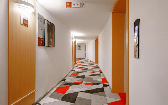 Ibis Ningbo Tianyi Square