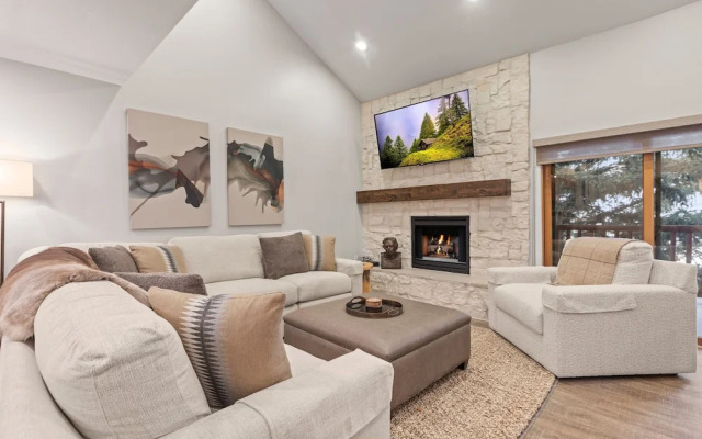 Snow Flower 078 3 Bedroom Condo by RedAwning