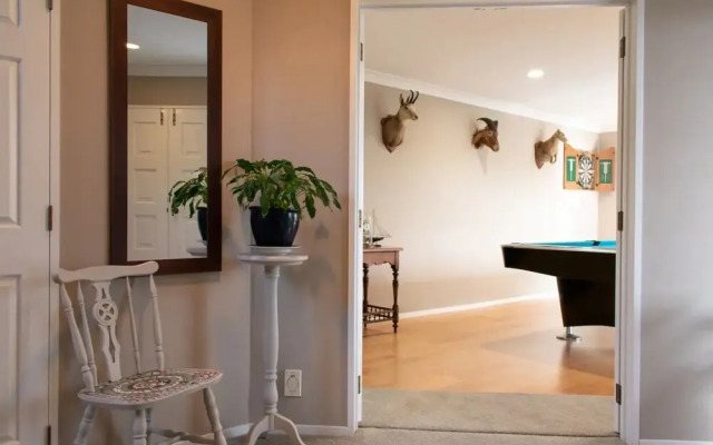 Grand 4 Bedroom Home With Balcony and Garden