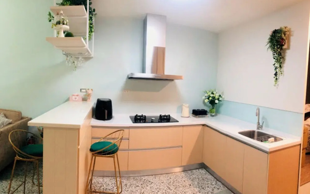 6 person single house