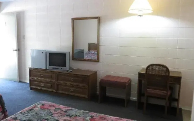 Parkway Motel