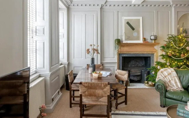 Superior Stays - Rosewell House