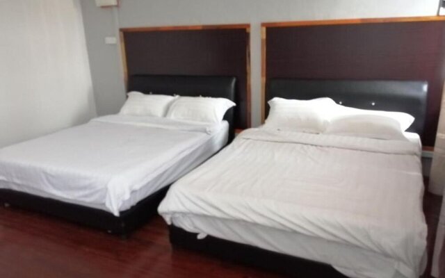 Comfortable Family Room for 4 People in Kuching With Ac - Amida Point Services