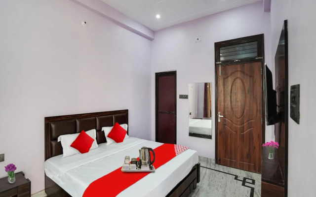 OYO Flagship 70225 Ayurma Inn