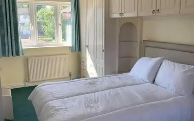 Cozy Beach House in Sandown - 3 Bedrooms