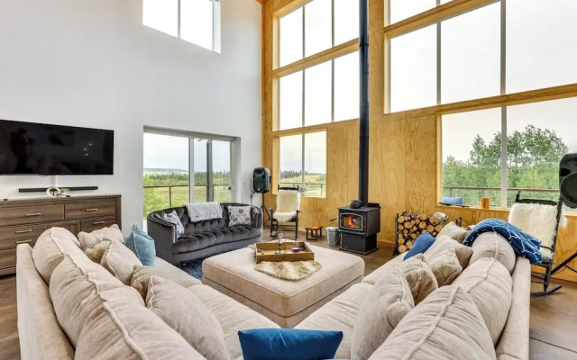Colorado Retreat w/ Gas Grill & Mountain Views!