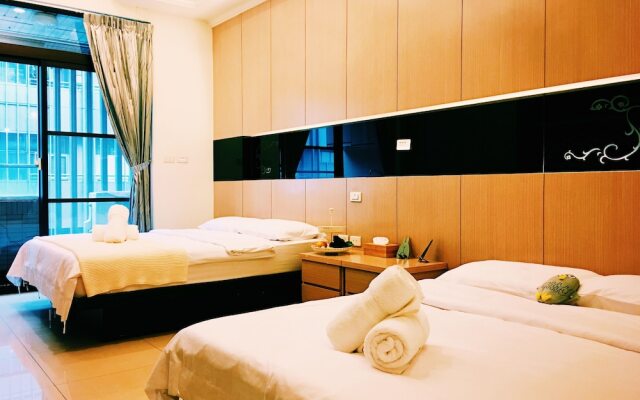 Q square Garden Apartment 13