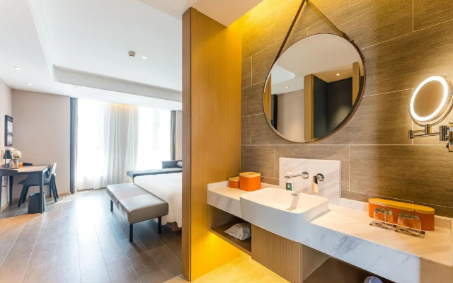 Atour Hotel Jiaxing Haiyan Haifeng Road