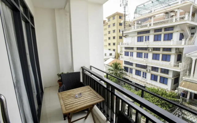 White Residence Hotel & Apartment