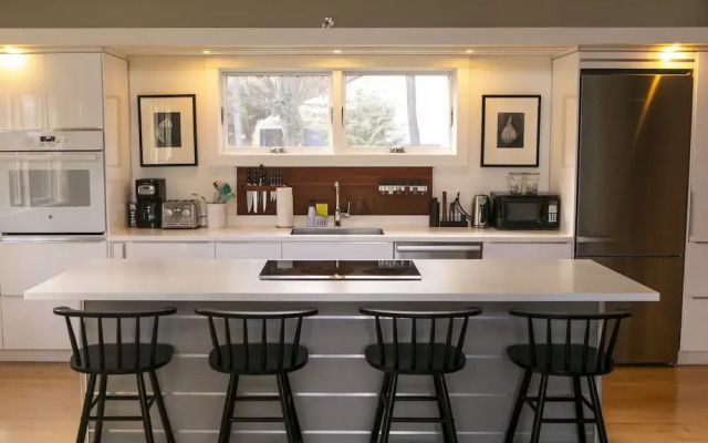 Woodstock Way Hotel
