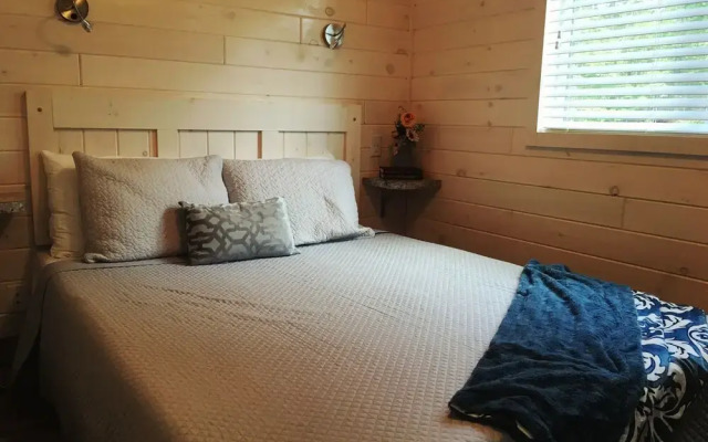 Waterfront Two Bedroom Cabin #18 on the Lake at Long Cove Resort by Redawning